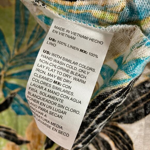 Chico's | 100% Linen Top 3/4 Sleeve Tropical Pattern Rolled Sleeve Chicos 1/US M - Picture 5 of 6